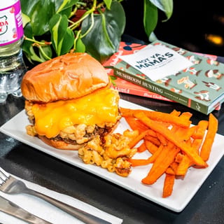 Buffalo Mac and Cheese Burger