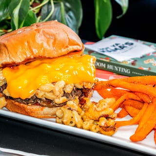 BBQ Mac and Cheese Burger