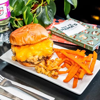 Buffalo Mac and Cheese Burger
